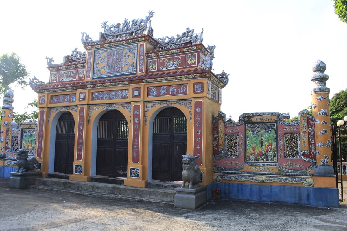 photo-of-a-temple-gate
